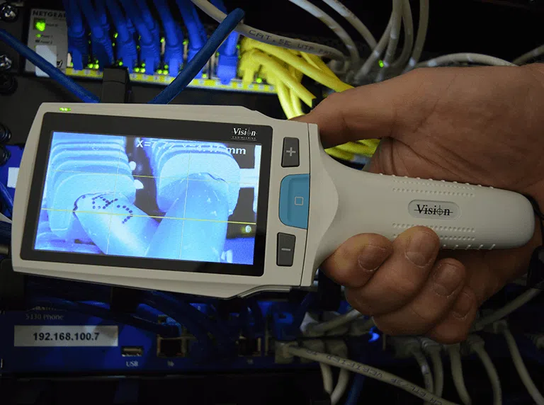 Ispezione del cablaggio con lente d'ingrandimento digitale portatile CAMβ