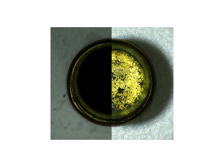 Ispezione del foro con illuminatore episcopico del microscopio Mantis