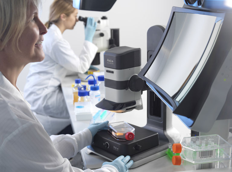 StereoCAM-digital-stereo-micoscope-biomed-application-tissue-flask-768x572px DRV Stereo CAM digital stereo microscope looking at biomed application tissue flask